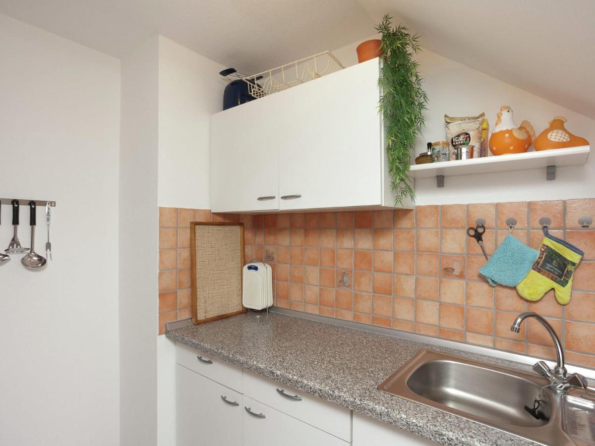 Flat In Polle Near The Forest Exterior photo