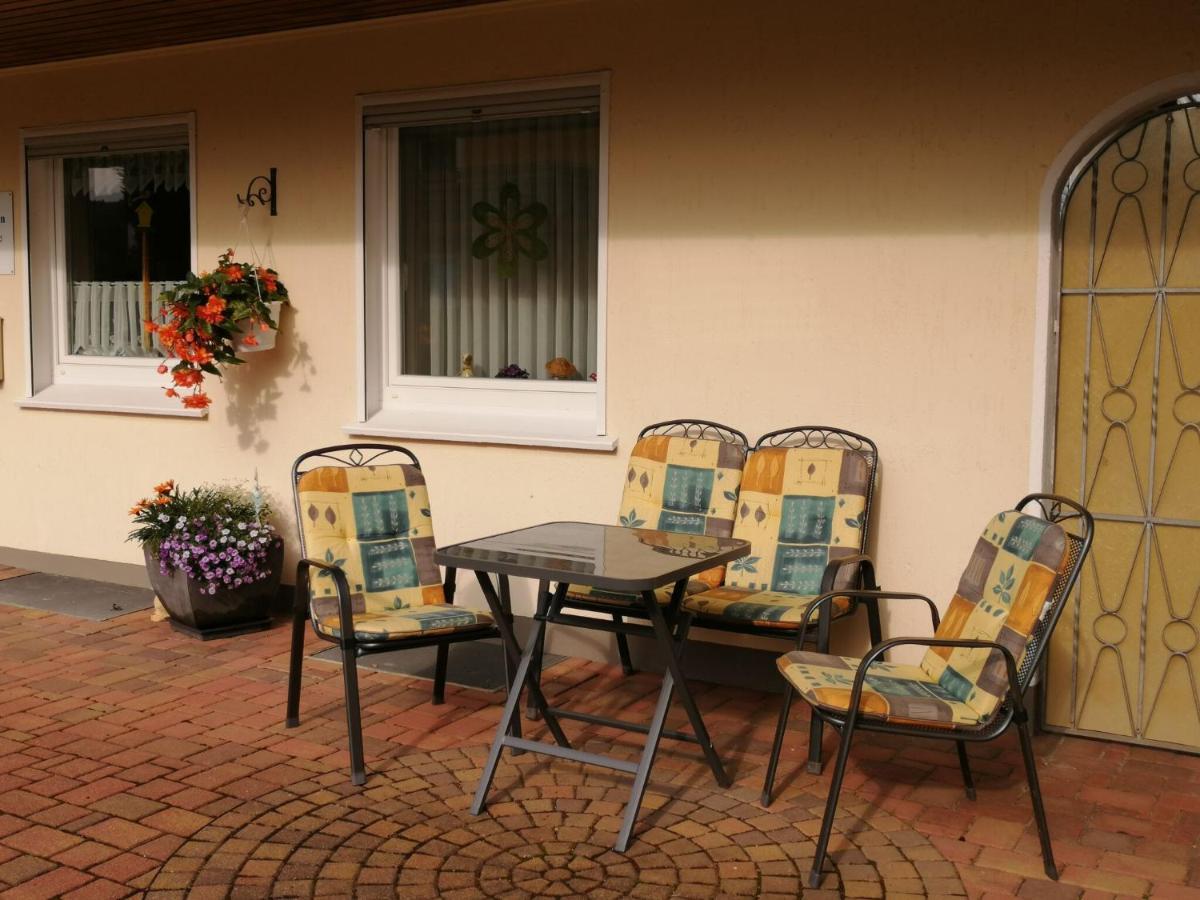 Flat In Polle Near The Forest Exterior photo