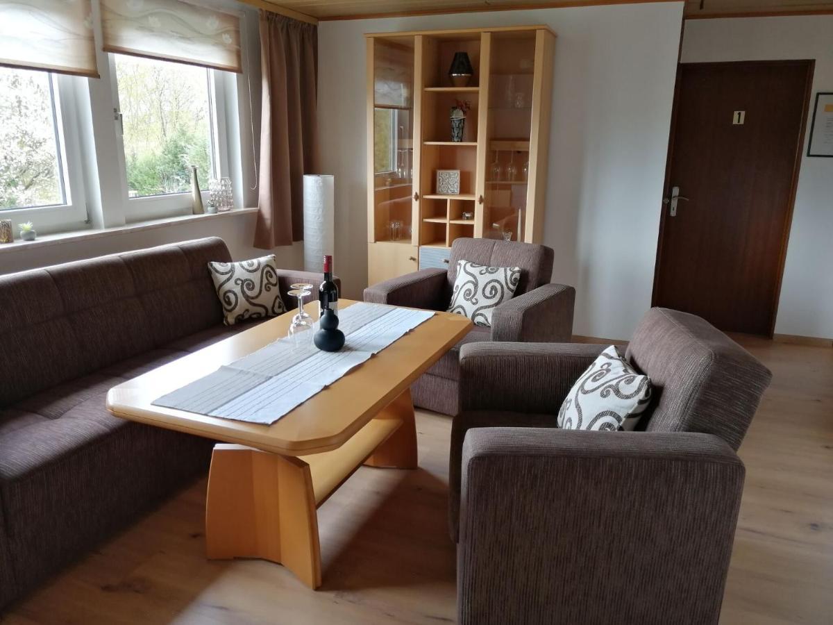 Flat In Polle Near The Forest Exterior photo