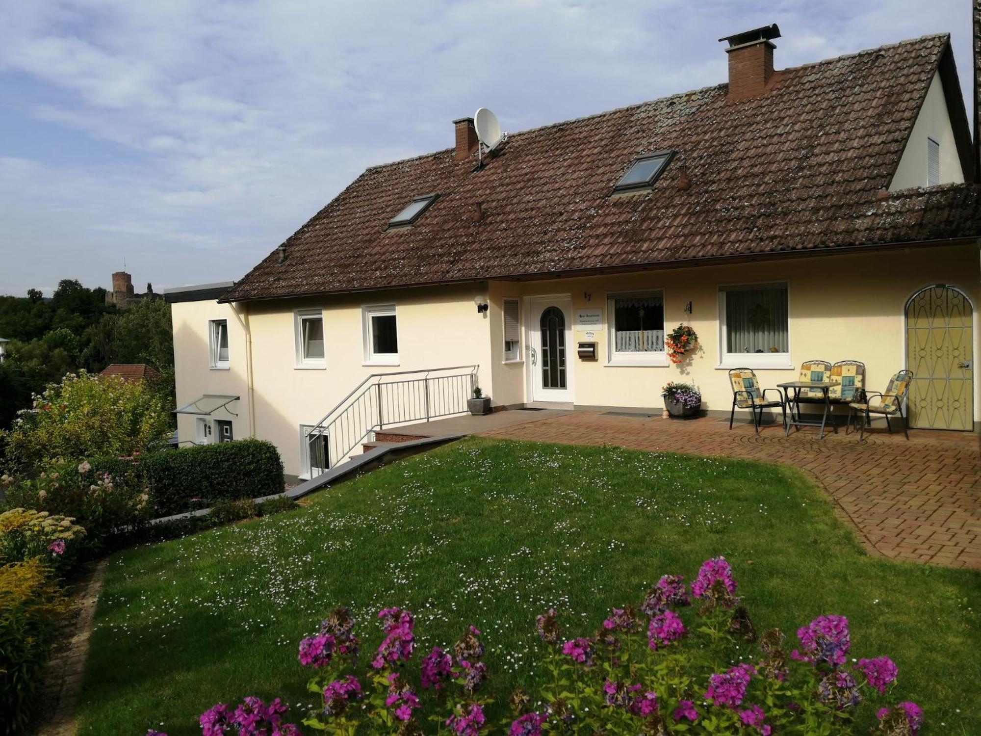 Flat In Polle Near The Forest Exterior photo