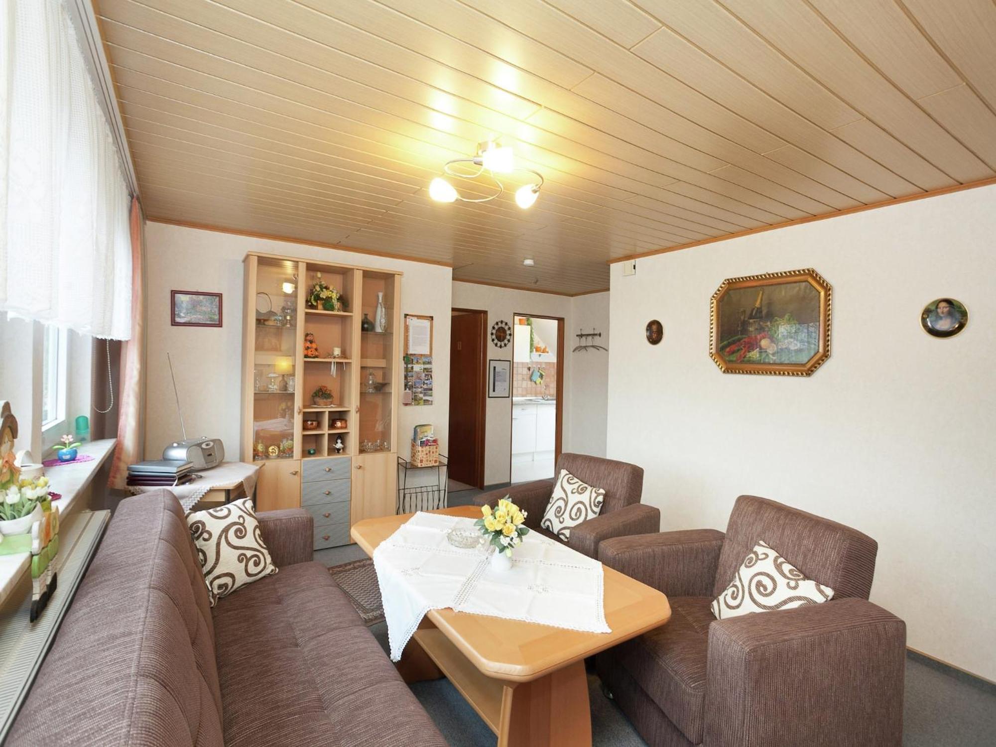 Flat In Polle Near The Forest Exterior photo